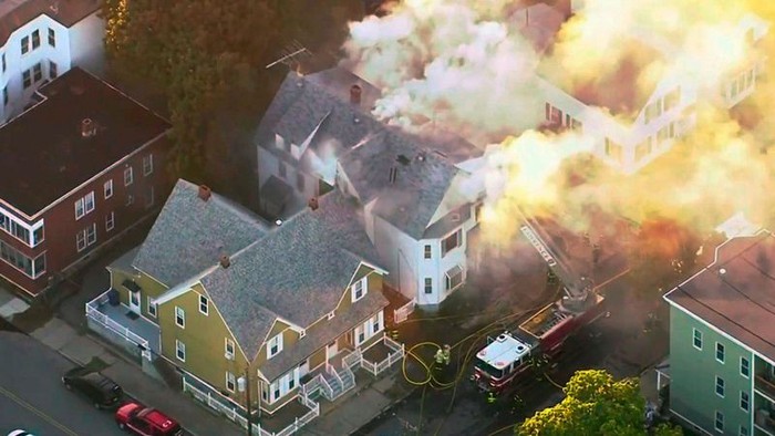 Hàng chục ngôi nhà bốc cháy ở Mỹ do sự cố đường ống dẫn ga